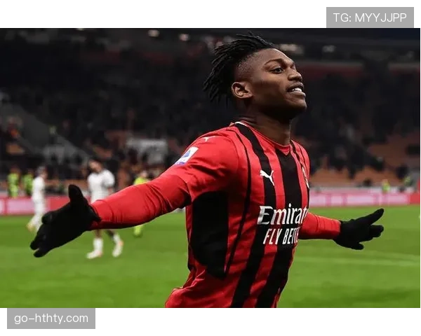 维罗纳前锋单刀中柱,随即本方后场因转换不及被恩波利破门